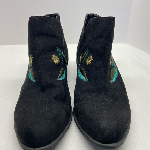indigo rd. Black Suede Embroidered Booties Size 10M - Picture 5 of 13